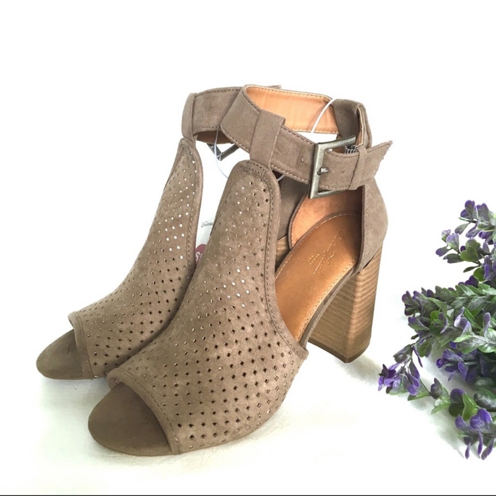 NWT Heels